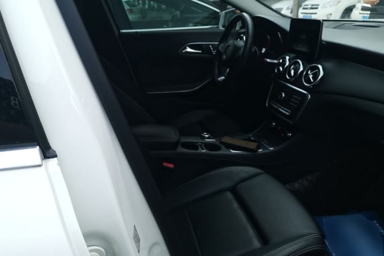 Used Mercedes-Benz GLA 2017 GLA 200 Sport Edition Right Front Seat