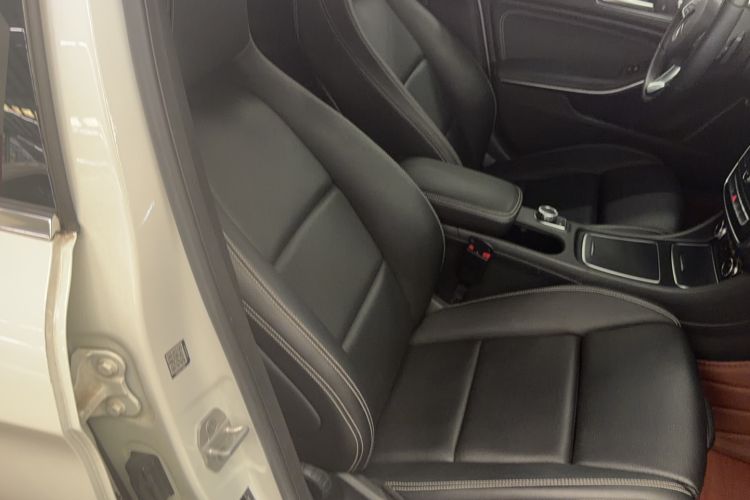 Used Mercedes-Benz GLA 2017 GLA 200 Fashion Model Right Front Seat