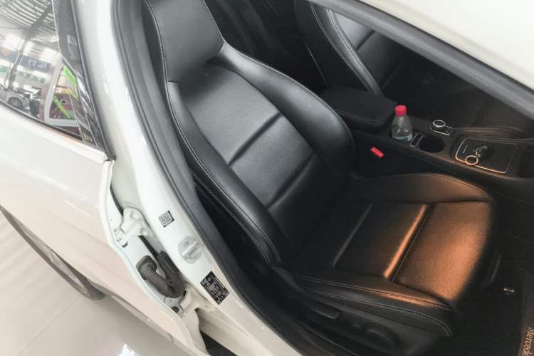 Used Mercedes-Benz GLA 2017 GLA 200 Sport Edition Right Front Seat