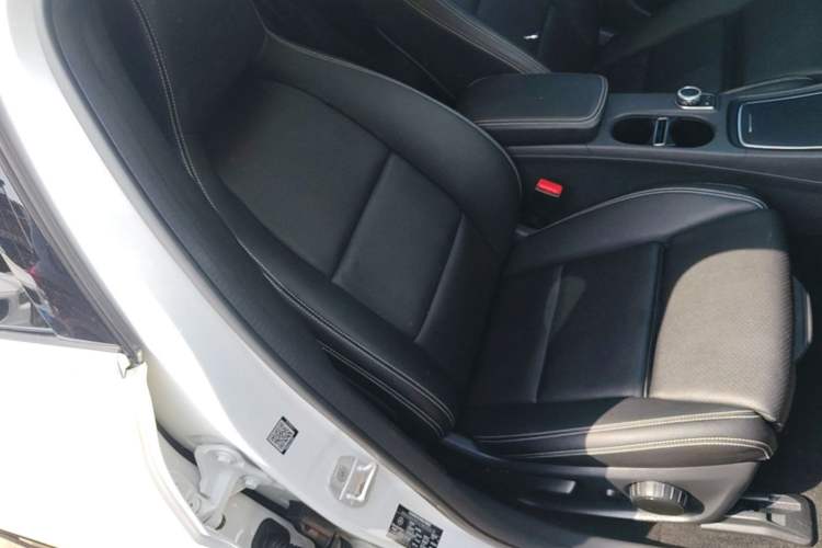 Used Mercedes-Benz GLA 2017 GLA 200 Sport Edition Right Front Seat