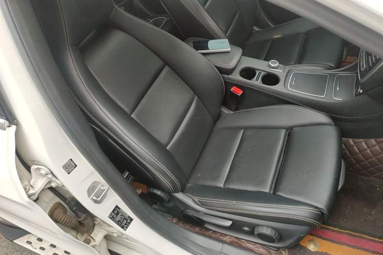Used Mercedes-Benz GLA 2017 GLA 200 Fashion Model Right Front Seat