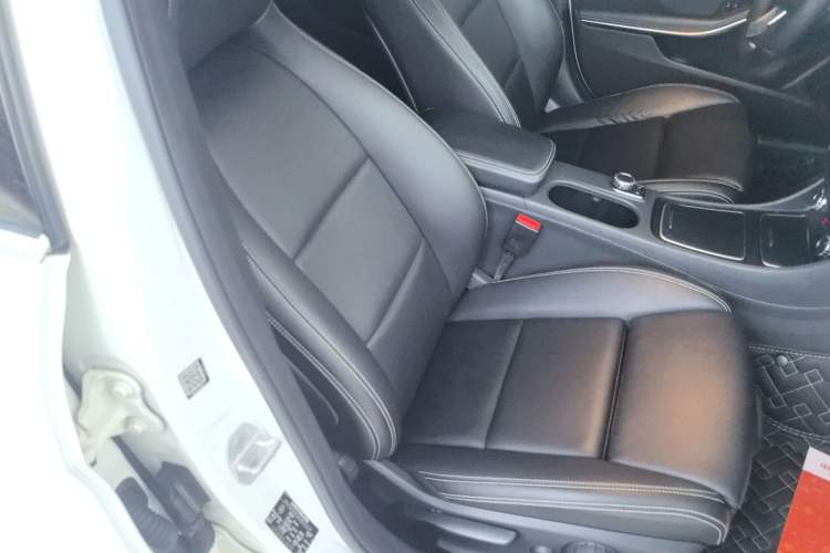 Used Mercedes-Benz GLA 2017 GLA 200 Sport Edition Right Front Seat