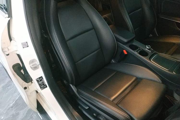 Used Mercedes-Benz GLA 2017 GLA 200 Fashion Model Right Front Seat