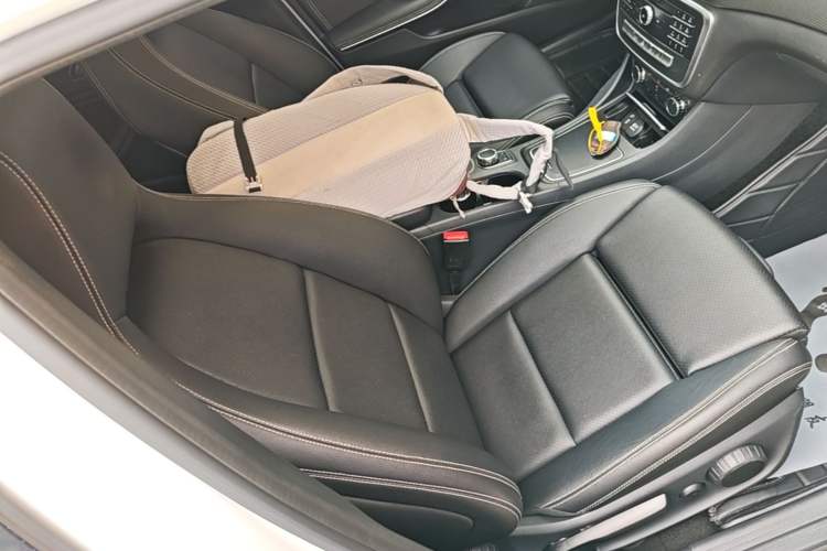 Used Mercedes-Benz GLA 2017 GLA 200 Sport Edition Right Front Seat