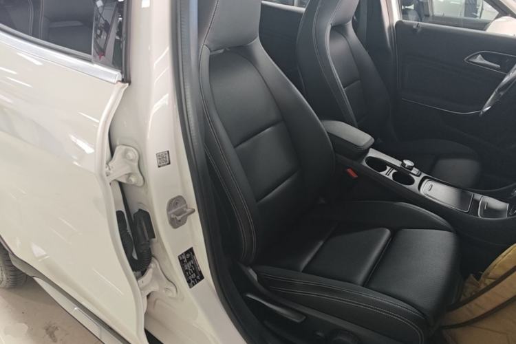 Used Mercedes-Benz GLA 2017 GLA 200 Sport Edition Right Front Seat