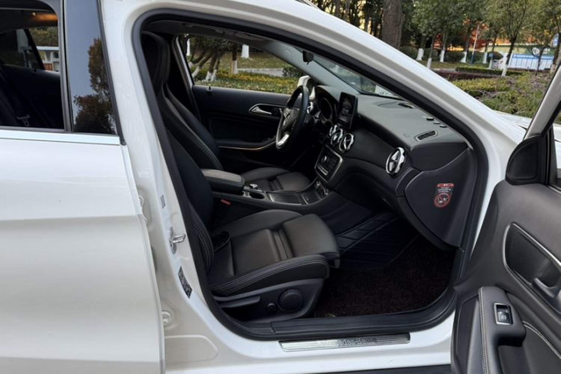 Used Mercedes-Benz GLA 2017 GLA 200 Sport Edition Right Front Seat