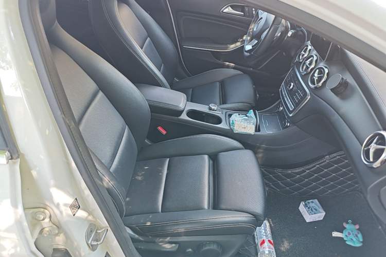 Used Mercedes-Benz GLA 2017 GLA 220 4MATIC Fashion Model Right Front Seat