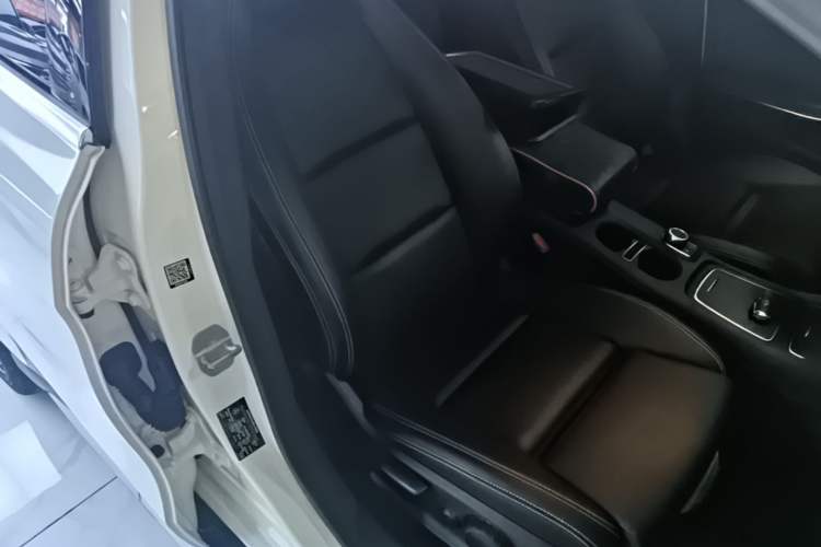 Used Mercedes-Benz GLA 2017 GLA 220 4MATIC Fashion Model Right Front Seat