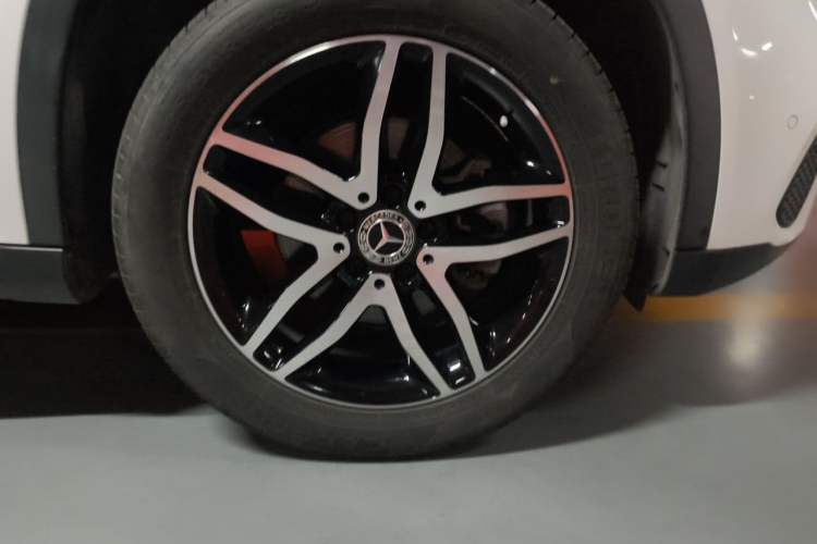 Used Mercedes-Benz GLA 2017 GLA 200 Fashion Model Right Front Wheel Hub