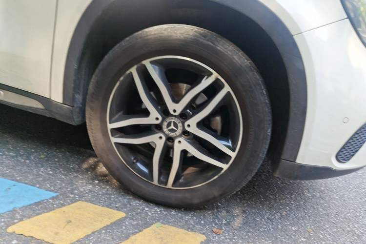 Used Mercedes-Benz GLA 2017 GLA 200 Fashion Model Right Front Wheel Hub