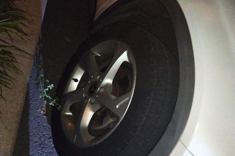 Used Mercedes-Benz GLA 2017 GLA 200 Sport Edition Right Front Wheel Hub