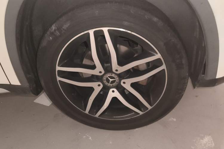 Used Mercedes-Benz GLA 2017 GLA 200 Fashion Model Right Front Wheel Hub