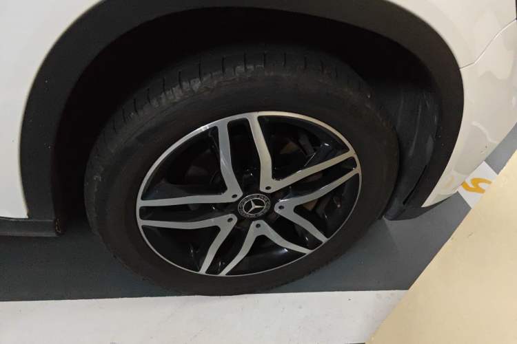 Used Mercedes-Benz GLA 2017 GLA 200 Fashion Model Right Front Wheel Hub