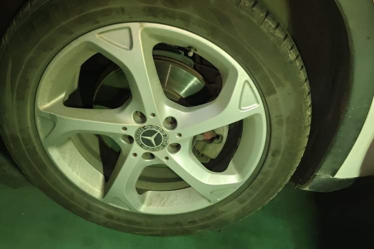 Used Mercedes-Benz GLA 2017 GLA 200 Sport Edition Right Front Wheel Hub