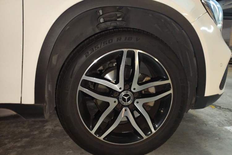 Used Mercedes-Benz GLA 2017 GLA 200 Fashion Model Right Front Wheel Hub