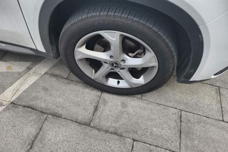 Used Mercedes-Benz GLA 2017 GLA 200 Sport Edition Right Front Wheel Hub