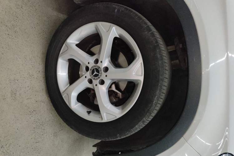 Used Mercedes-Benz GLA 2017 GLA 200 Sport Edition Right Front Wheel Hub