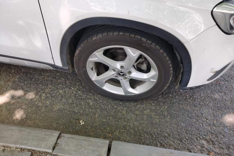 Used Mercedes-Benz GLA 2017 GLA 200 Sport Edition Right Front Wheel Hub