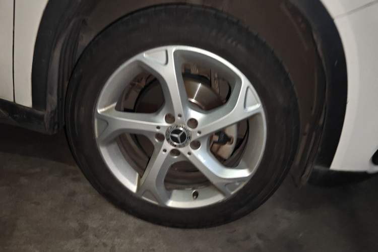 Used Mercedes-Benz GLA 2017 GLA 200 Sport Edition Right Front Wheel Hub