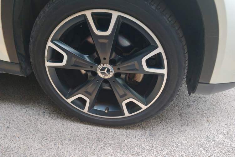 Used Mercedes-Benz GLA 2017 GLA 220 4MATIC Fashion Model Right Front Wheel Hub