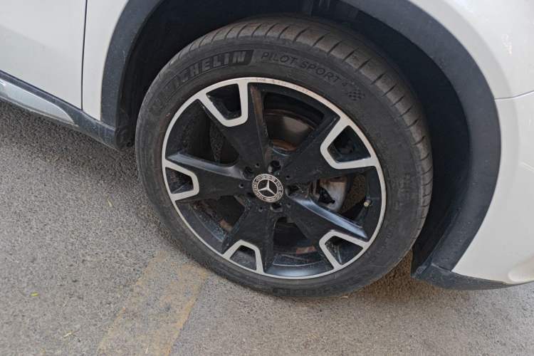 Used Mercedes-Benz GLA 2017 GLA 220 4MATIC Fashion Model Right Front Wheel Hub