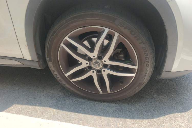 Used Mercedes-Benz GLA 2017 GLA 200 Fashion Model Right Front Wheel Hub