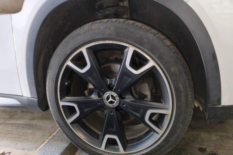 Used Mercedes-Benz GLA 2017 GLA 220 4MATIC Fashion Model Right Front Wheel Hub