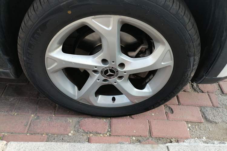 Used Mercedes-Benz GLA 2017 GLA 200 Sport Edition Right Front Wheel Hub
