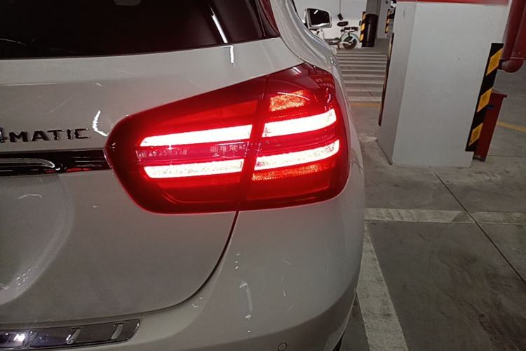 Used Mercedes-Benz GLA 2017 GLA 220 4MATIC Fashion Model Right Rear Taillight