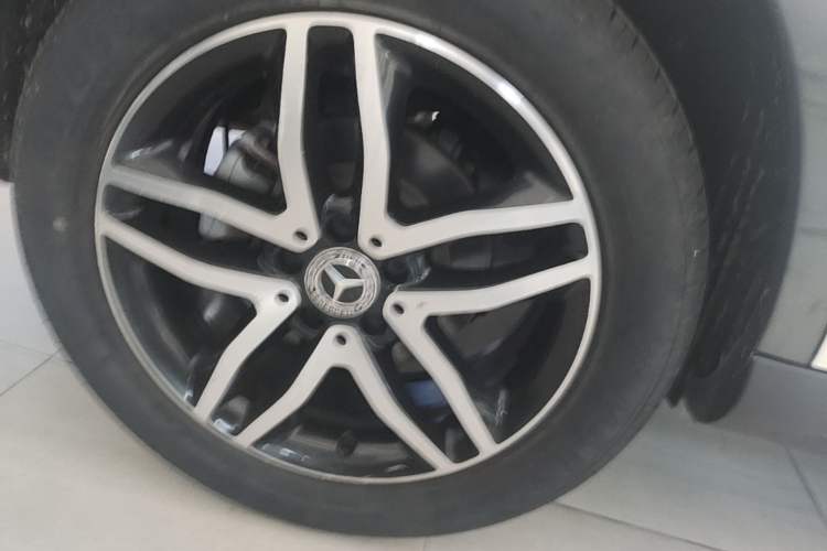 Used Mercedes-Benz GLA 2017 GLA 200 Fashion Model Right Rear Wheel Hub