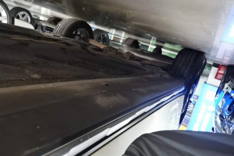 Used Mercedes-Benz GLA 2017 GLA 220 4MATIC Fashion Model Right Side Sill