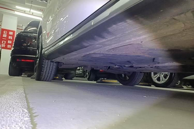 Used Mercedes-Benz GLA 2017 GLA 220 4MATIC Fashion Model Right Side Sill