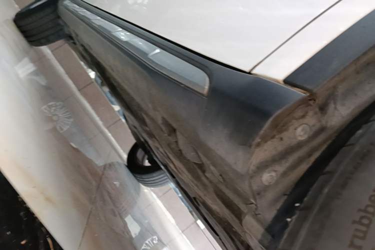 Used Mercedes-Benz GLA 2017 GLA 200 Sport Edition Right Side Sill