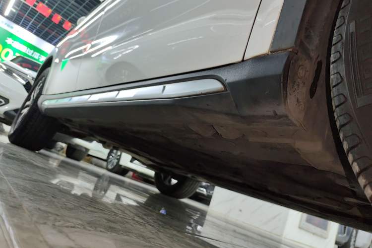Used Mercedes-Benz GLA 2017 GLA 200 Fashion Model Right Side Sill