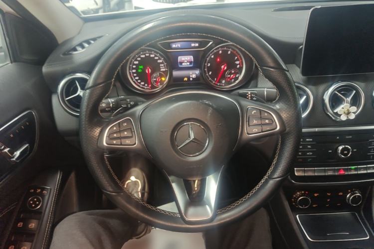 Used Mercedes-Benz GLA 2017 GLA 220 4MATIC Fashion Model Steering Wheel