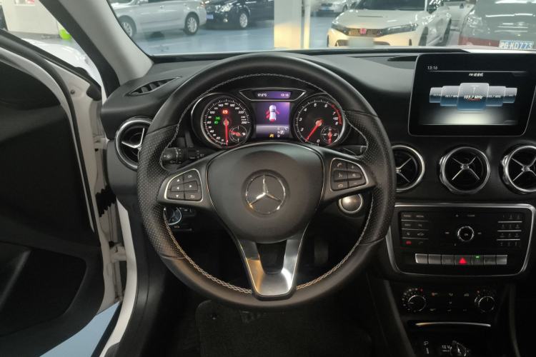 Used Mercedes-Benz GLA 2017 GLA 200 Sport Edition Steering Wheel