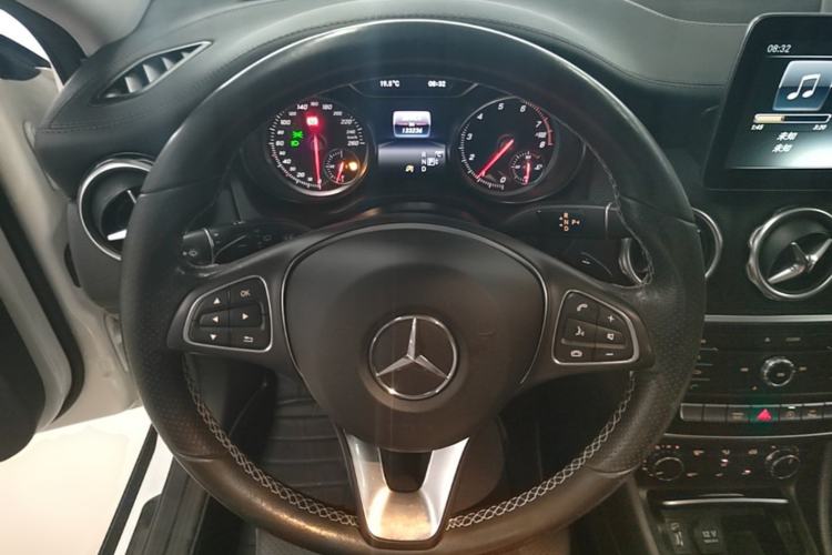 Used Mercedes-Benz GLA 2017 GLA 200 Fashion Model Steering Wheel