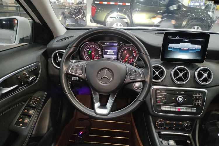Used Mercedes-Benz GLA 2017 GLA 200 Fashion Model Steering Wheel