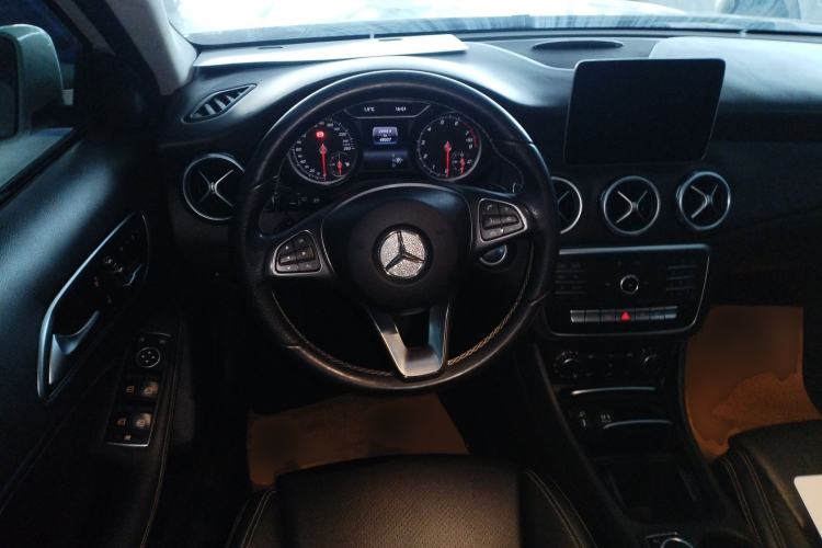 Used Mercedes-Benz GLA 2017 GLA 200 Sport Edition Steering Wheel