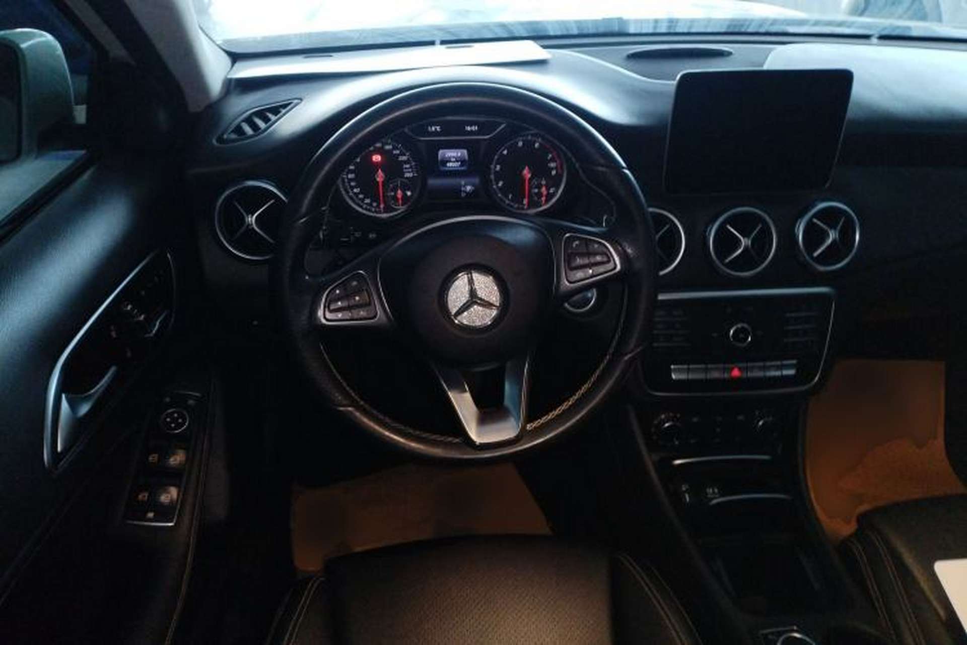 Used Mercedes-Benz GLA 2017 GLA 200 Sport Edition Steering Wheel