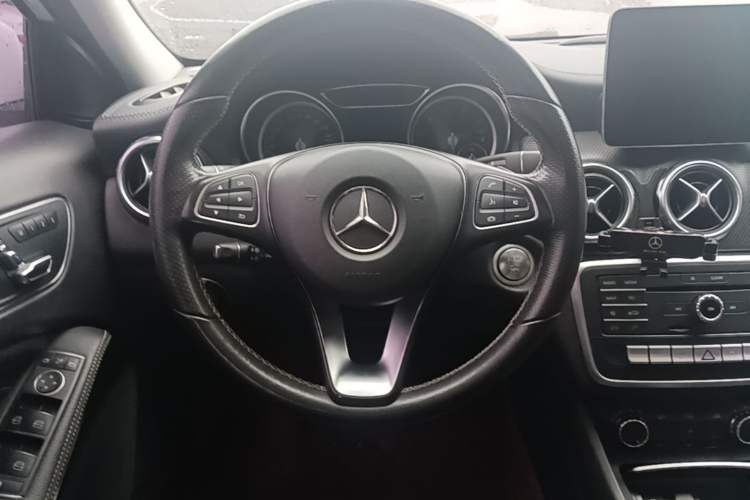 Used Mercedes-Benz GLA 2017 GLA 200 Fashion Model Steering Wheel