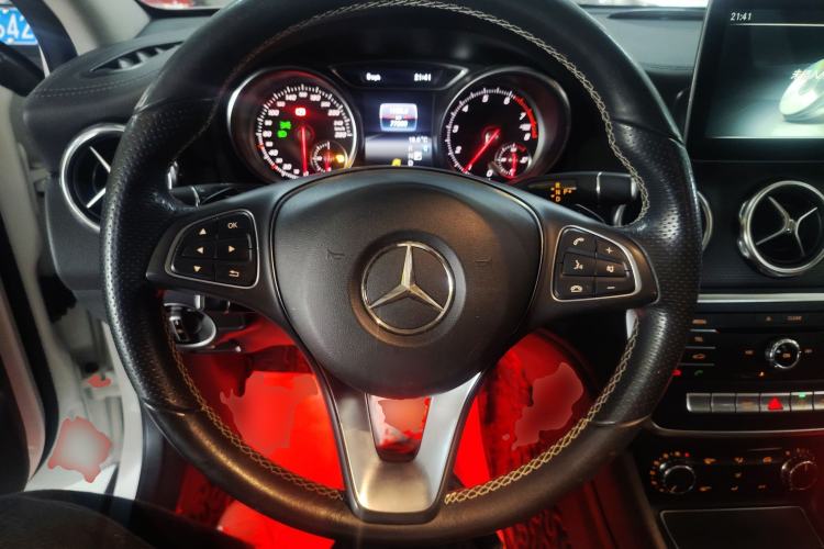 Used Mercedes-Benz GLA 2017 GLA 200 Fashion Model Steering Wheel
