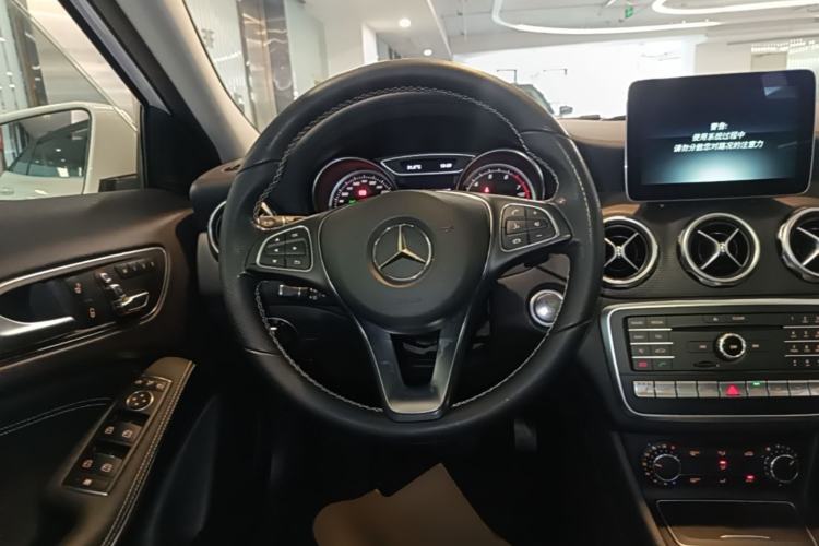 Used Mercedes-Benz GLA 2017 GLA 220 4MATIC Fashion Model Steering Wheel