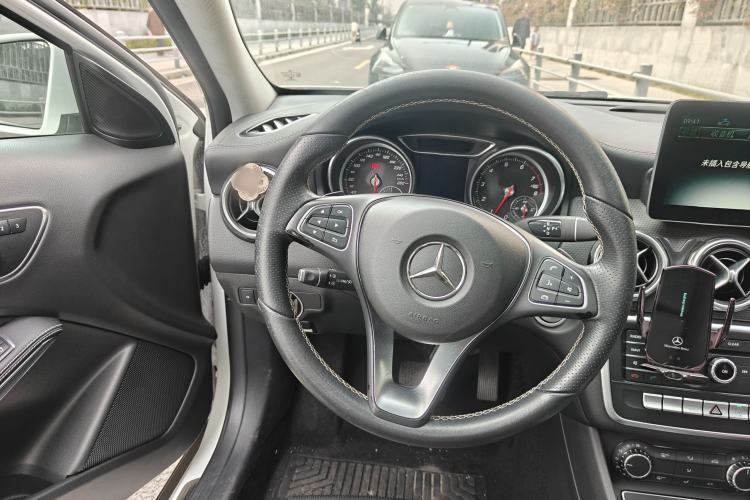Used Mercedes-Benz GLA 2017 GLA 200 Fashion Model Steering Wheel