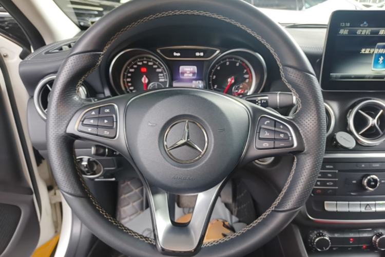 Used Mercedes-Benz GLA 2017 GLA 200 Fashion Model Steering Wheel