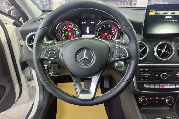 Used Mercedes-Benz GLA 2017 GLA 200 Sport Edition Steering Wheel