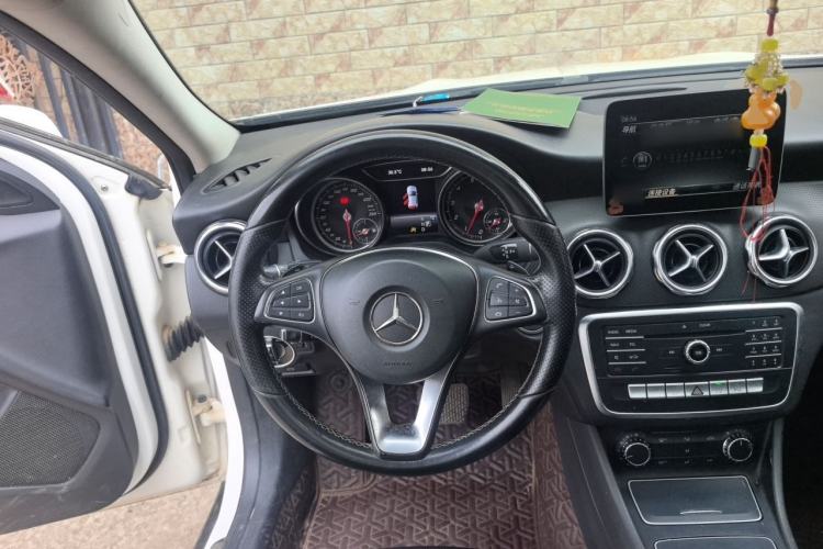 Used Mercedes-Benz GLA 2017 GLA 200 Sport Edition Steering Wheel