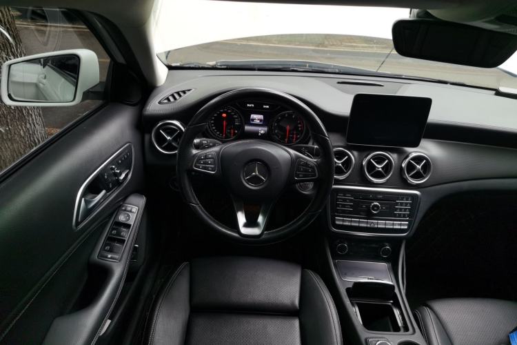 Used Mercedes-Benz GLA 2017 GLA 220 4MATIC Luxury Model Steering Wheel