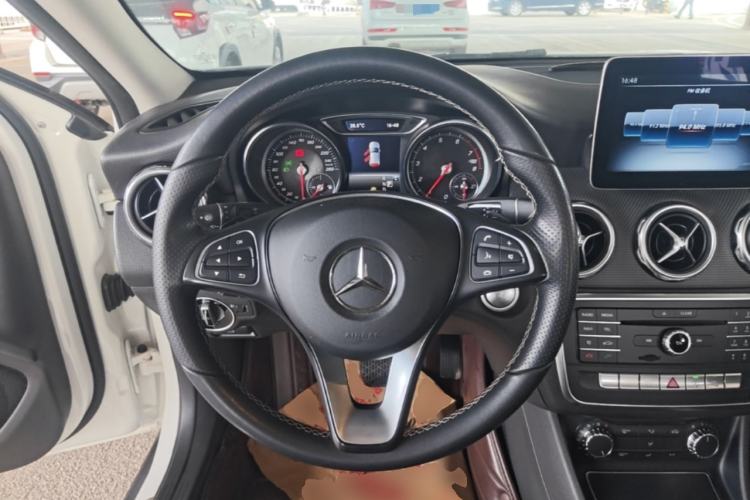Used Mercedes-Benz GLA 2017 GLA 200 Sport Edition Steering Wheel