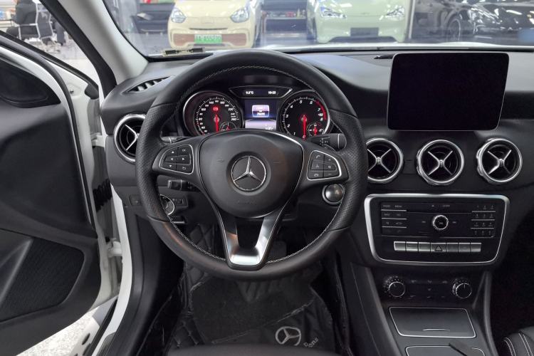 Used Mercedes-Benz GLA 2017 GLA 200 Sport Edition Steering Wheel
